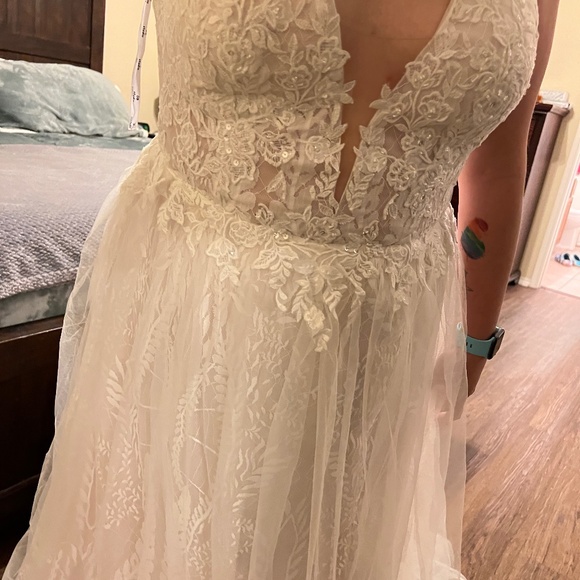 NEW & NEVER WORN David’s Bridal Wedding Dress Style WG4071, Ivory/Stone, Size 18 - Picture 7 of 10